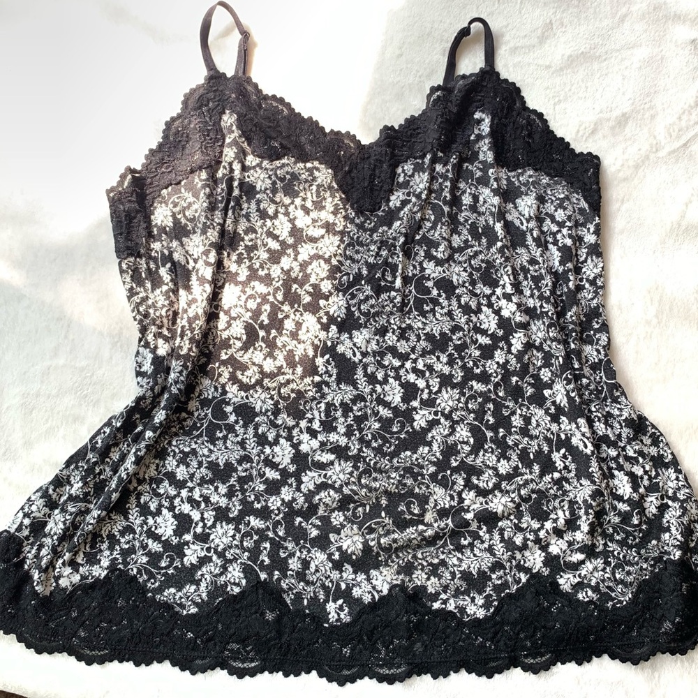 Lane Bryant Black and White Embellished Camisole 18/20….  3/$15